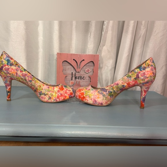 Madden Girl Size 7.5 - Picture 2 of 11